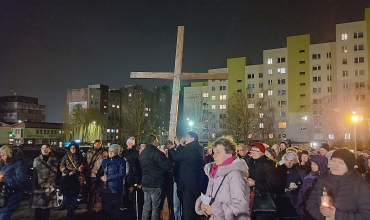 Sosnowiec: Droga Krzyżowa na Plac Papieski (fot. I. Godzisz)