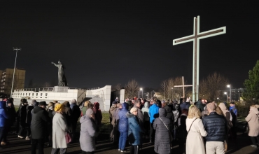 Sosnowiec: Droga Krzyżowa na Plac Papieski (fot. ks. P. Lech)