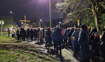 Sosnowiec: Droga Krzyżowa na Plac Papieski (fot. ks. P. Lech)