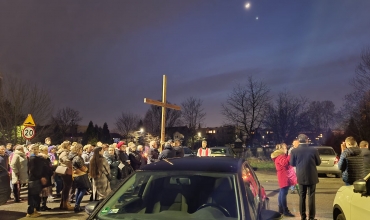 Sosnowiec: Droga Krzyżowa na Plac Papieski (fot. ks. P. Lech)