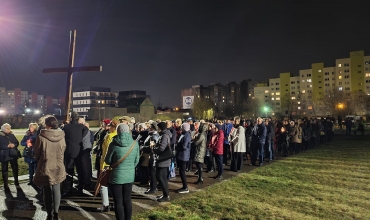 Sosnowiec: Droga Krzyżowa na Plac Papieski (fot. ks. P. Lech)