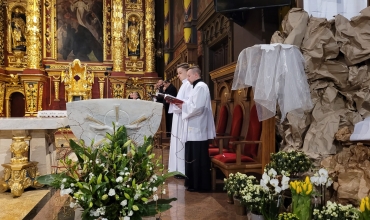 Katedra: Ciemna Jutrznia w Wielki Piątek