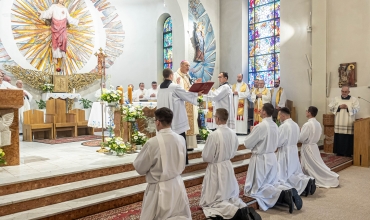 Biskup udzielił święceń w Zgromadzeniu Sercanów (zdjęcia za seminarium.scj.pl)