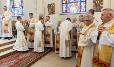 Biskup udzielił święceń w Zgromadzeniu Sercanów (zdjęcia za seminarium.scj.pl)