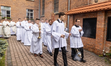 Biskup udzielił święceń w Zgromadzeniu Sercanów (zdjęcia za seminarium.scj.pl)