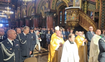 Katedra: poświęcenie sztandaru Aresztu Śledczego w Sosnowcu (fot. P. Lorenc)