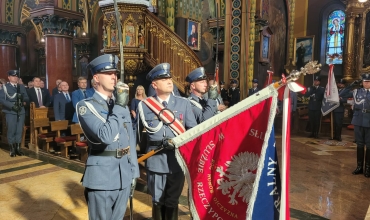 Katedra: poświęcenie sztandaru Aresztu Śledczego w Sosnowcu (fot. P. Lorenc)