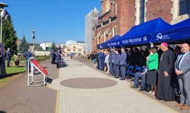 Katedra: poświęcenie sztandaru Aresztu Śledczego w Sosnowcu (fot. P. Lorenc)