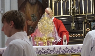 Wielki Piątek z abp. Adrianem w Dąbrowie Górniczej