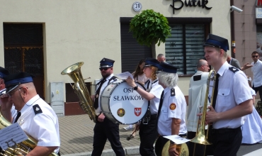 Sławków: Boże Ciało z biskupem