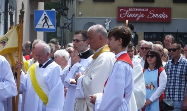 Sławków: Boże Ciało z biskupem