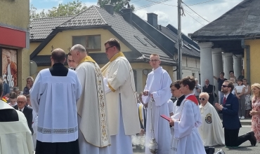 Sławków: Boże Ciało z biskupem