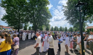 Sławków: Boże Ciało z biskupem