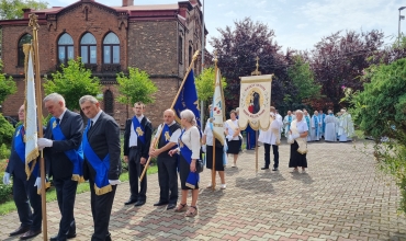 Pielgrzymka niewiast i dziewcząt do Dąbrowy Górniczej