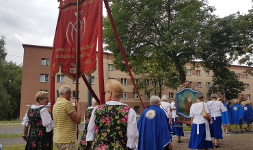 Pielgrzymka niewiast i dziewcząt do Dąbrowy Górniczej